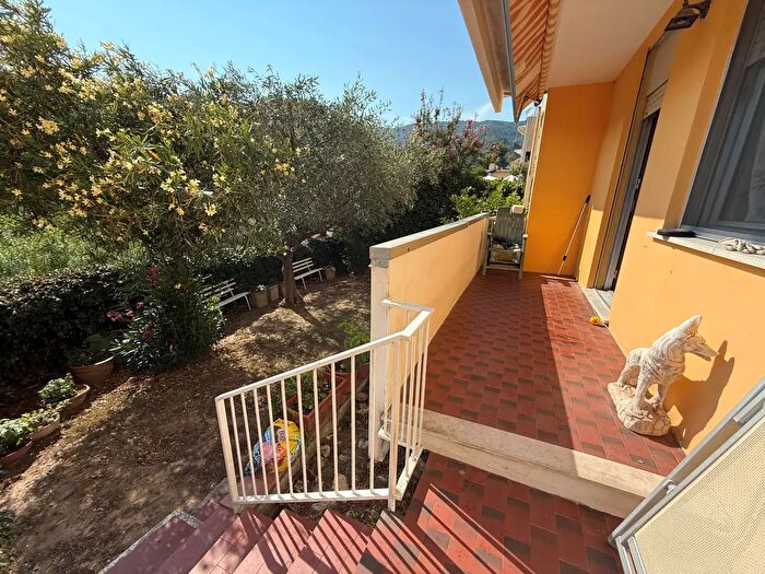 Appartamento con 7 locali in vendita in Via Magiarda, Spotorno
