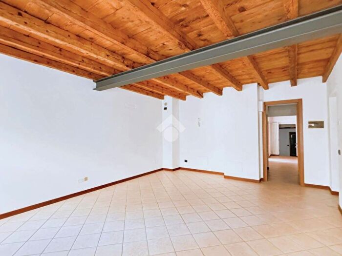 Appartamento trilocale in affitto in Vicolo san faustino, Veronetta, Verona