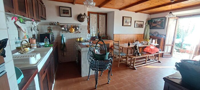 Casa con 6 locali in vendita in Pontassieve