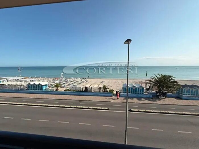 Appartamento trilocale in vendita in Lungomare Cristoforo Colombo, Mondolfo