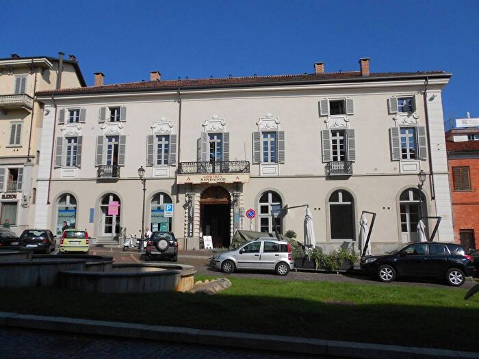 Appartamento trilocale in affitto in Piazza Cavour, Centro Storico, Chieri