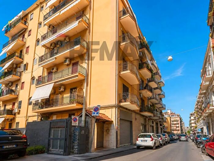 Appartamento trilocale in vendita in Via Cagliari, Catania