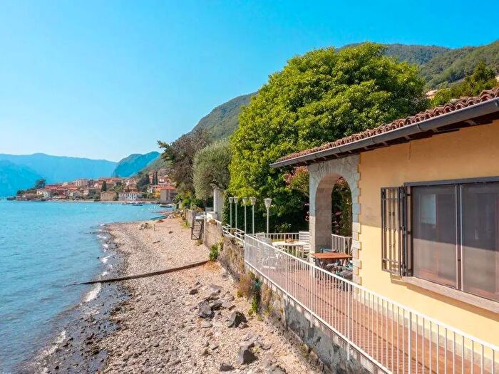 Casa con 6 locali in vendita in Via Statale, San Siro