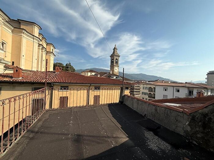 Casa bilocale in vendita in Piazza Camozzi, Grumello Del Monte