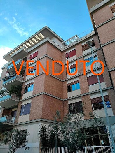 Appartamento con 10 locali in vendita in Largo Lanciani, Roma