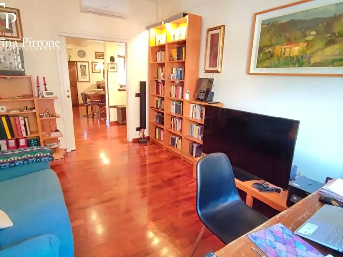 Appartamento con 6 locali in vendita in Via Kiev, Firenze