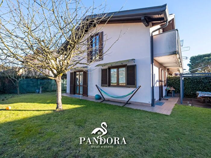 Case in Vendita e in Affitto - 2