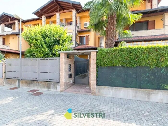 Appartamento trilocale in vendita in Cameri