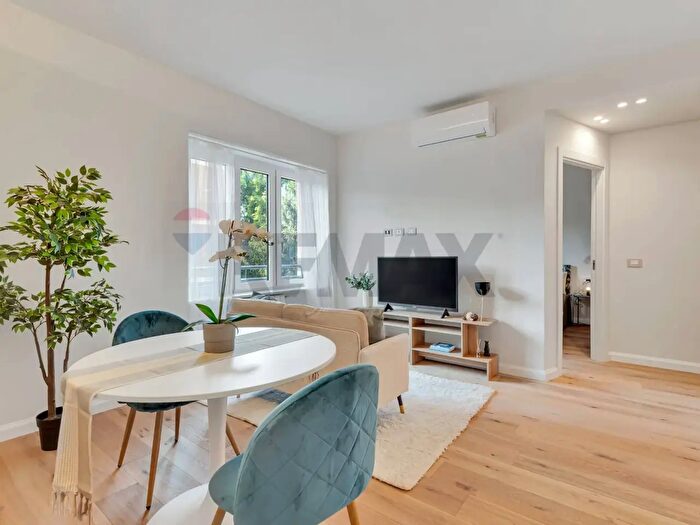 Appartamento bilocale in vendita in Via Vincenzo Monti, Milano