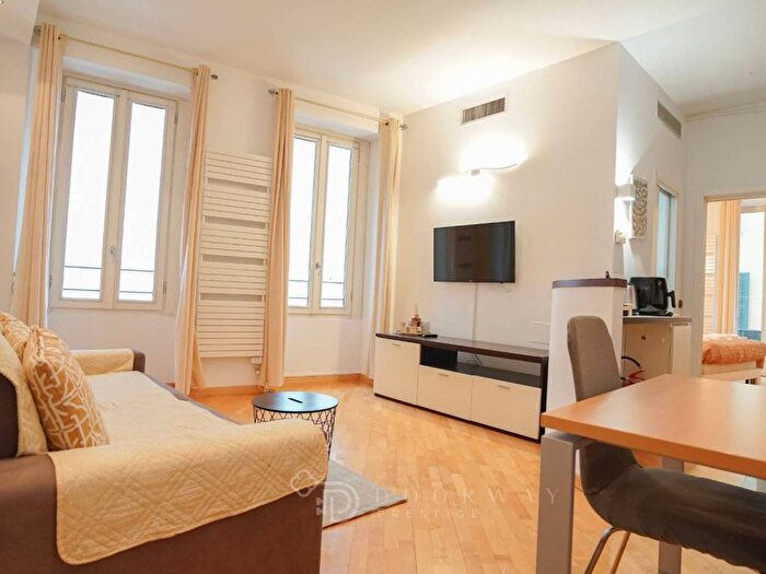 Appartamento bilocale in affitto in Via Madonnina, Brera, Milano