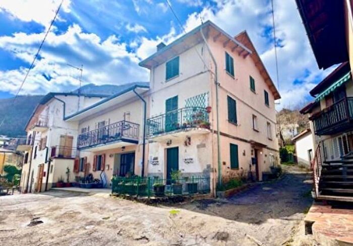 Casa con 6 locali in vendita in Via Ca di Giannone, Lizzano In Belvedere