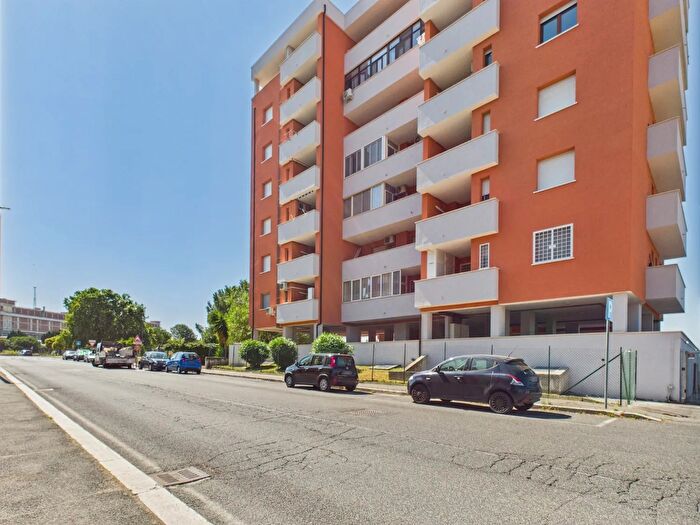 Appartamento trilocale in vendita in Viale delle Arti, Pomezia