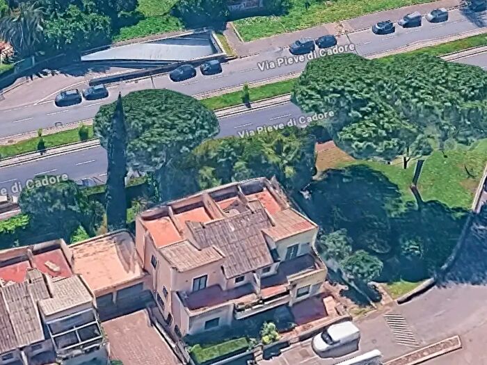 Casa con 5 locali in vendita in Via Pieve di Cadore, Roma