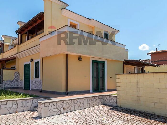 Casa trilocale in vendita in Via Agugliano, Roma