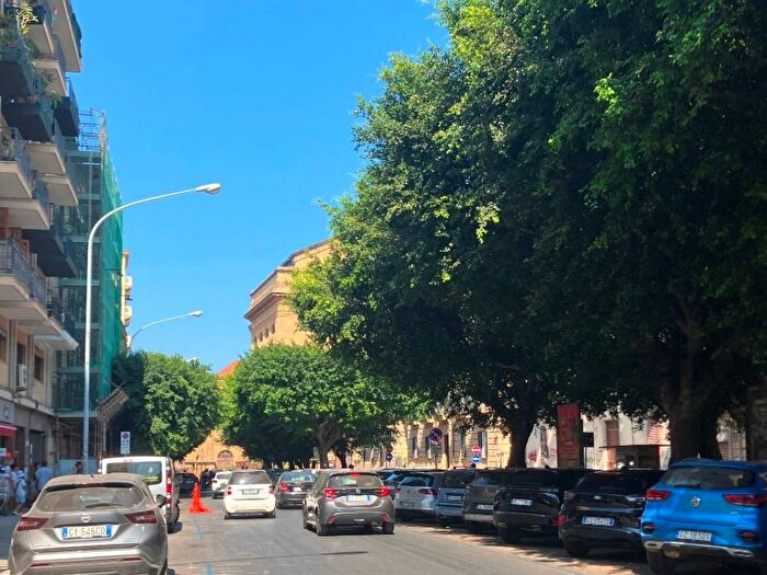 Casa con 5 locali in affitto in Via Volturno, Politeama Ruggiero Settimo, Palermo