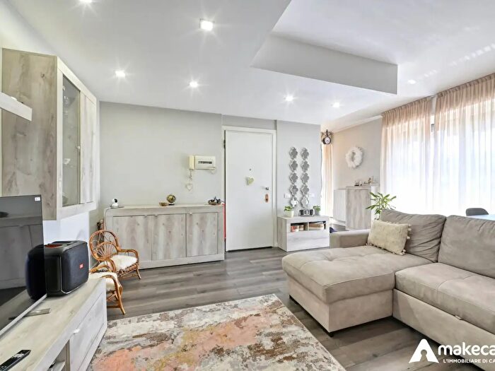 Appartamento trilocale in vendita in Via Don Fiazza, San Zenone Al Lambro