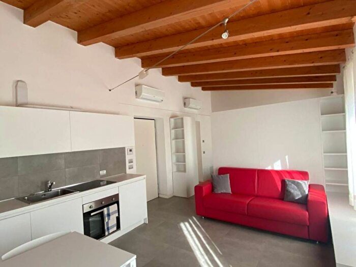 Appartamento bilocale in affitto in Via Gaetano Trezza, Veronetta, Verona