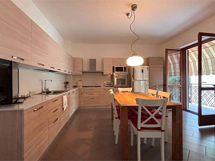 Appartamento con 6 locali in affitto in Via Calvi, Borgo Roma, Verona