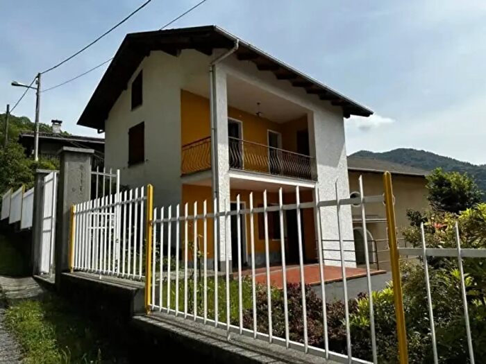Casa con 6 locali in vendita in Via alla Villa Superiore, Varallo