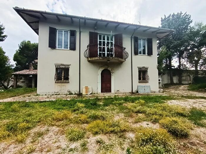 Casa con 8 locali in vendita in Via Montesicuro, Ancona