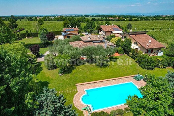 Casa con 6 locali in vendita in Sirmione