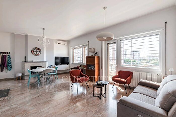 Appartamento con 9 locali in vendita in Via Laurentina, Roma