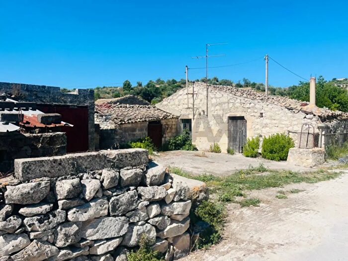 Casa trilocale in vendita in Cda Montesano Piano Pozzi Vaccaria, Modica