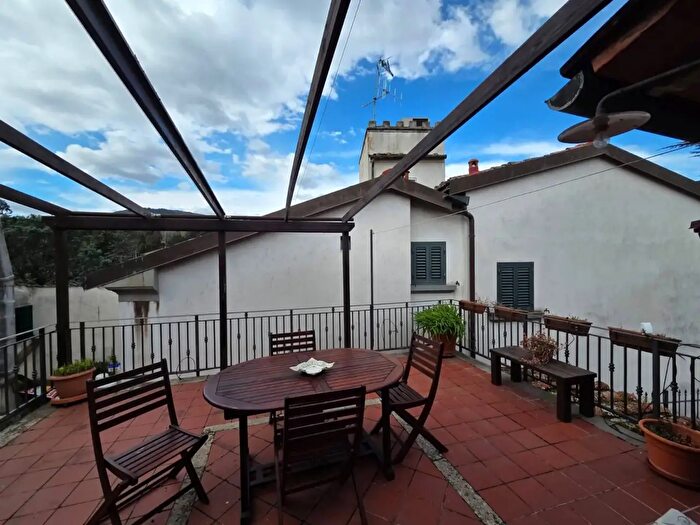 Casa con 9 locali in vendita in Via di Barberino, Calenzano
