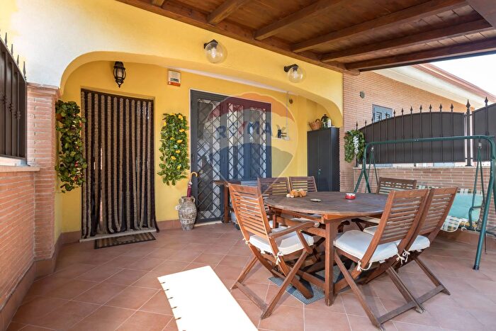 Casa con 5 locali in vendita in Via Corato B, Roma