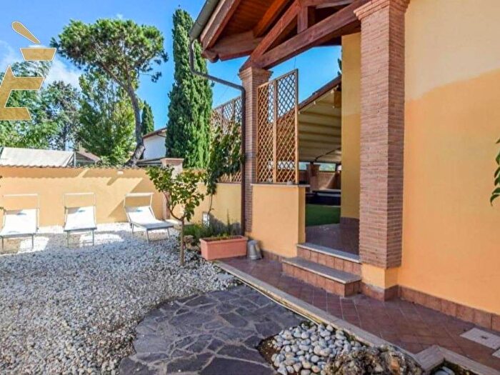 Appartamento trilocale in affitto in Via Giuseppe Fiorelli, Ostia Antica, Roma