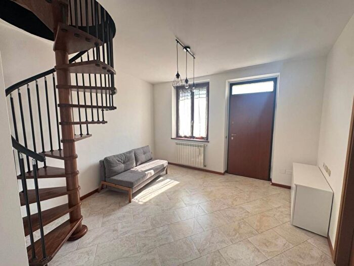 Appartamento bilocale in affitto in Via Chiesa, Centro, Rozzano