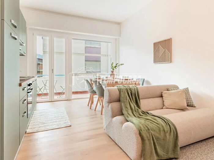 Appartamento trilocale in vendita in Via Francesco Crispi, Como