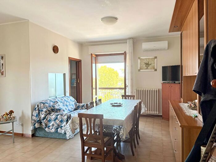 Appartamento quadrilocale in vendita in Via Selva, Monte San Vito