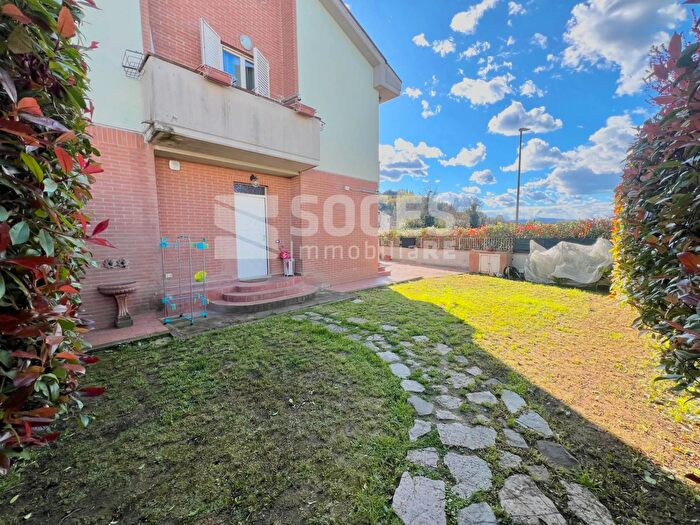 Appartamento con 5 locali in vendita in Via Aretina, Montevarchi