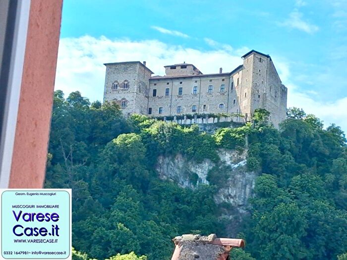 Appartamento bilocale in affitto in Centro, Angera