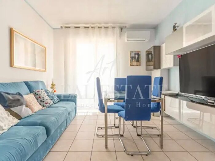 Appartamento trilocale in vendita in Via dei Salici, Milano