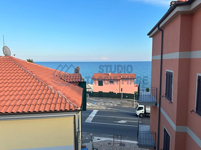 Appartamento bilocale in vendita in Via Castello, Riva Ligure