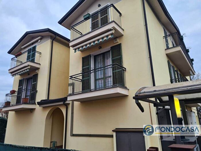 Appartamento trilocale in affitto in via Lario, Altopiano Baruccana, Seveso