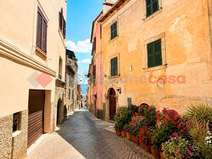 Appartamento con 5 locali in vendita in Corso Giuseppe Garibaldi, Alatri