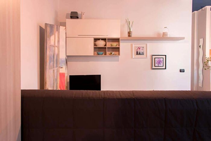 Appartamento monolocale in affitto in Via Porretta, Milano