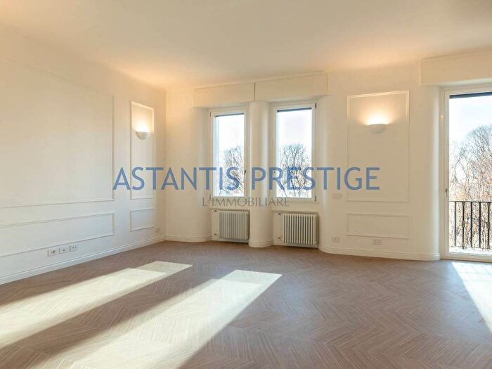 Appartamento quadrilocale in affitto in Piazza Febbraio, Sempione, Milano