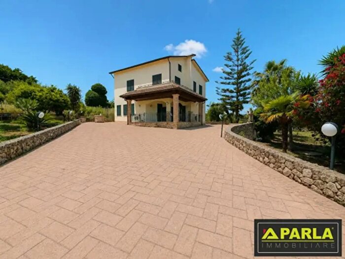 Casa con 6 locali in vendita in Via Rinazzi, Canicatti'