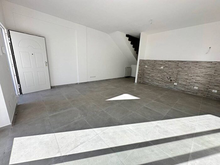 Casa quadrilocale in vendita in Piazzale Nazario Sauro, Zona Domitilla, Ladispoli