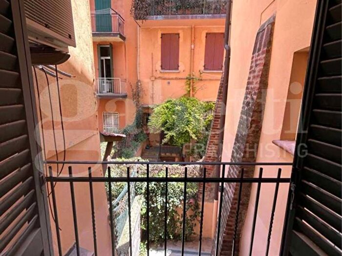 Appartamento trilocale in affitto in Via Savenella, Castiglione Tribunale, Bologna