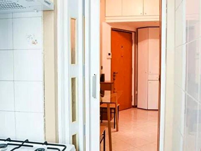 Appartamento trilocale in affitto in Via Giacinto Bruzzesi, Giambellino, Milano