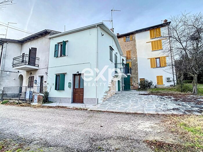 Casa quadrilocale in vendita in Montu Beccaria