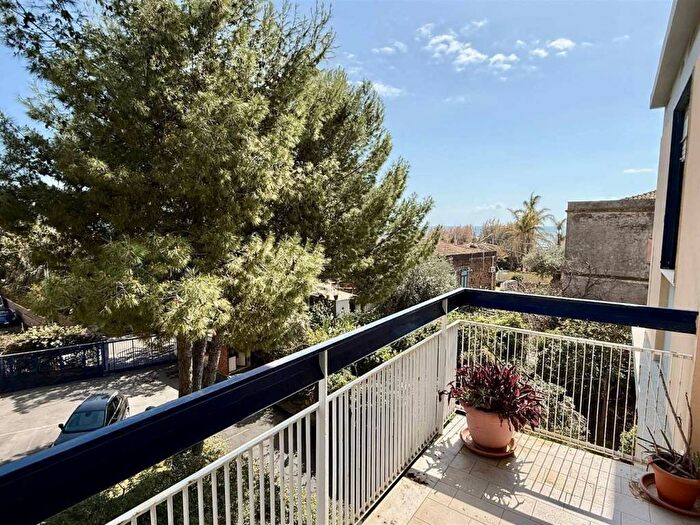 Appartamento quadrilocale in affitto in via villini a mare, Porto Ulisse Ognina, Catania