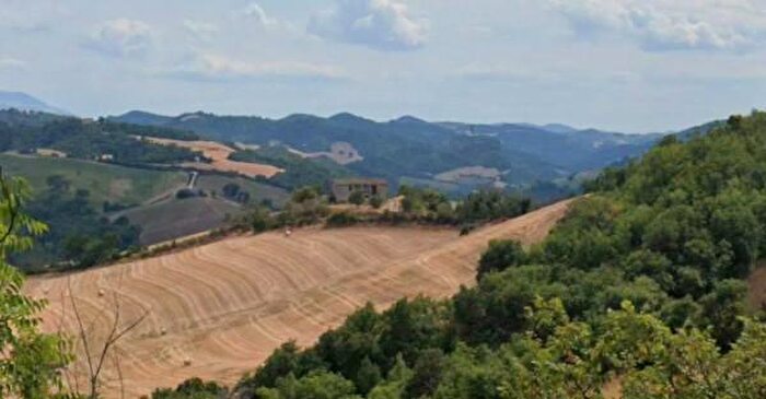 Casa con 6 locali in vendita in Sassocorvaro Auditore