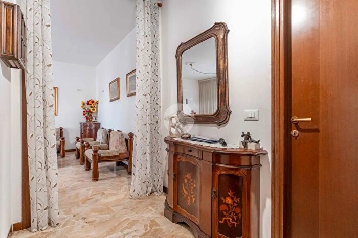 Appartamento trilocale in vendita in Via Vincenzo Monti, Trezzano Sul Naviglio