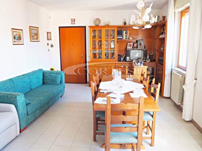 Appartamento con 5 locali in vendita in Via Ombrone, Perugia